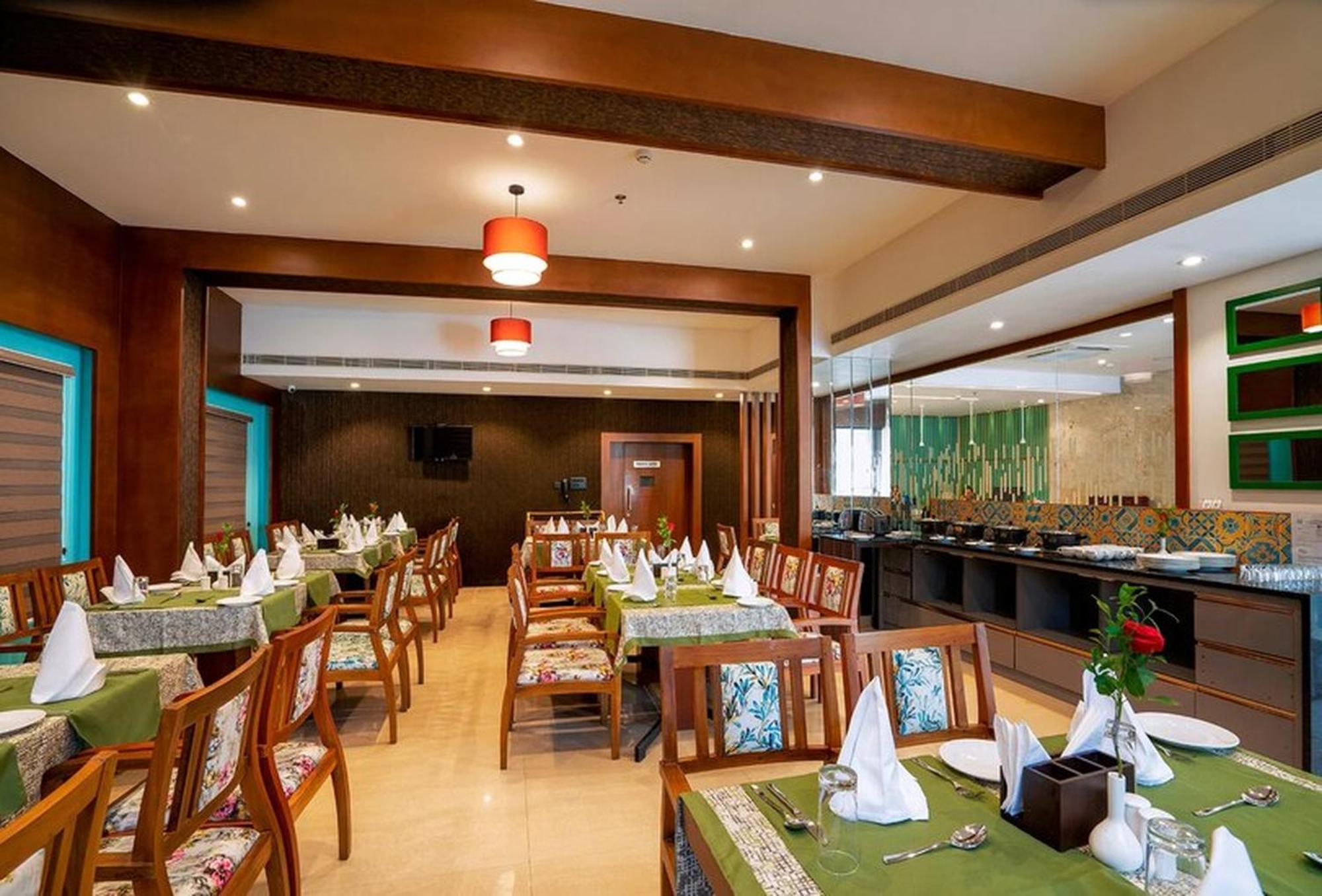 Hotel Hills Park Pathanamthitta Bagian luar foto
