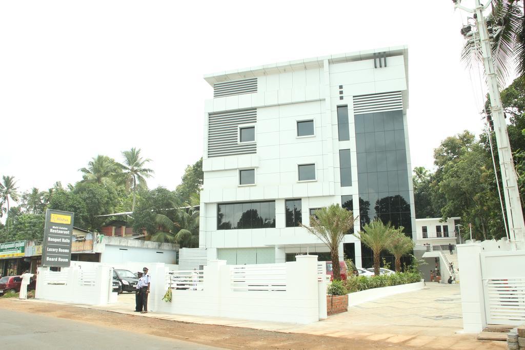 Hotel Hills Park Pathanamthitta Bagian luar foto