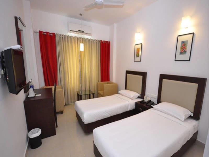 Hotel Hills Park Pathanamthitta Bagian luar foto
